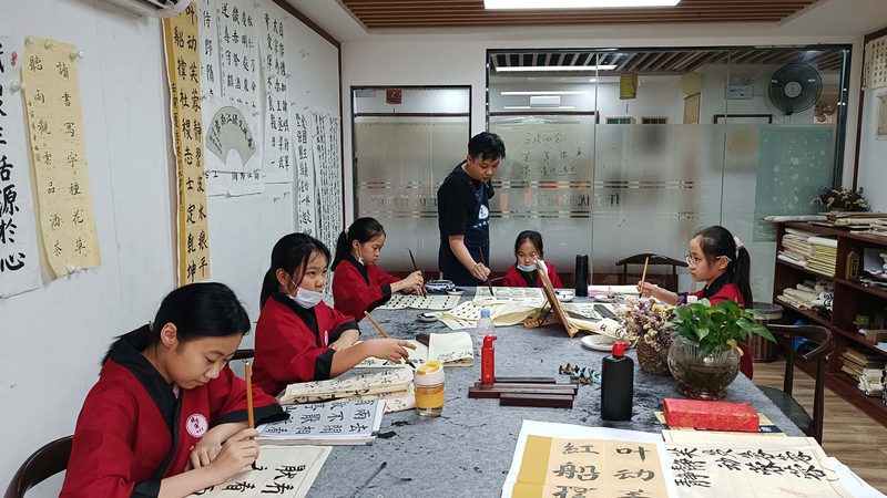 课程内容与教学方法是内训机构定制方案的核心。以下是一些关注点：